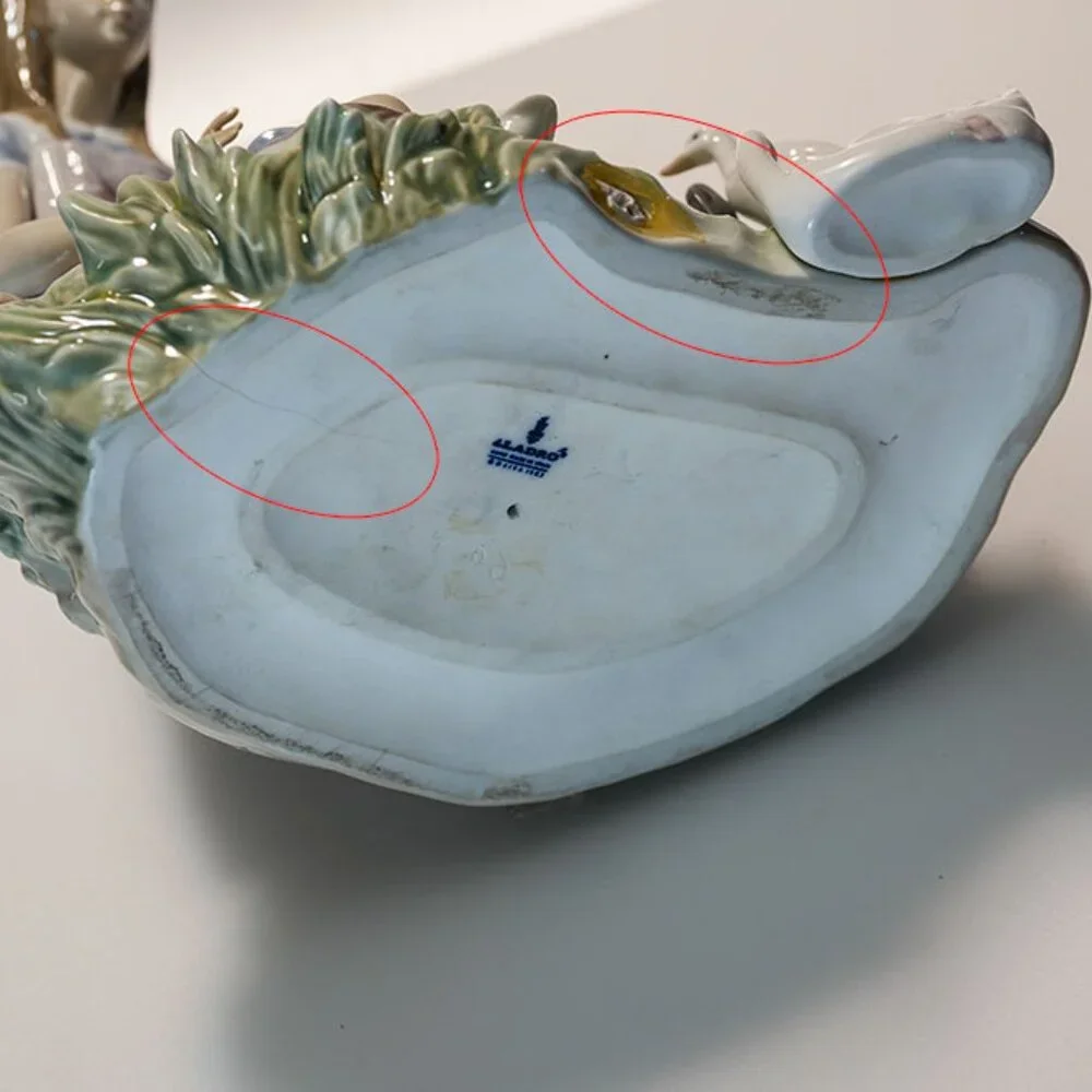 Lladró 5303, Playing with Ducks at Pond - Picture 7 of 7